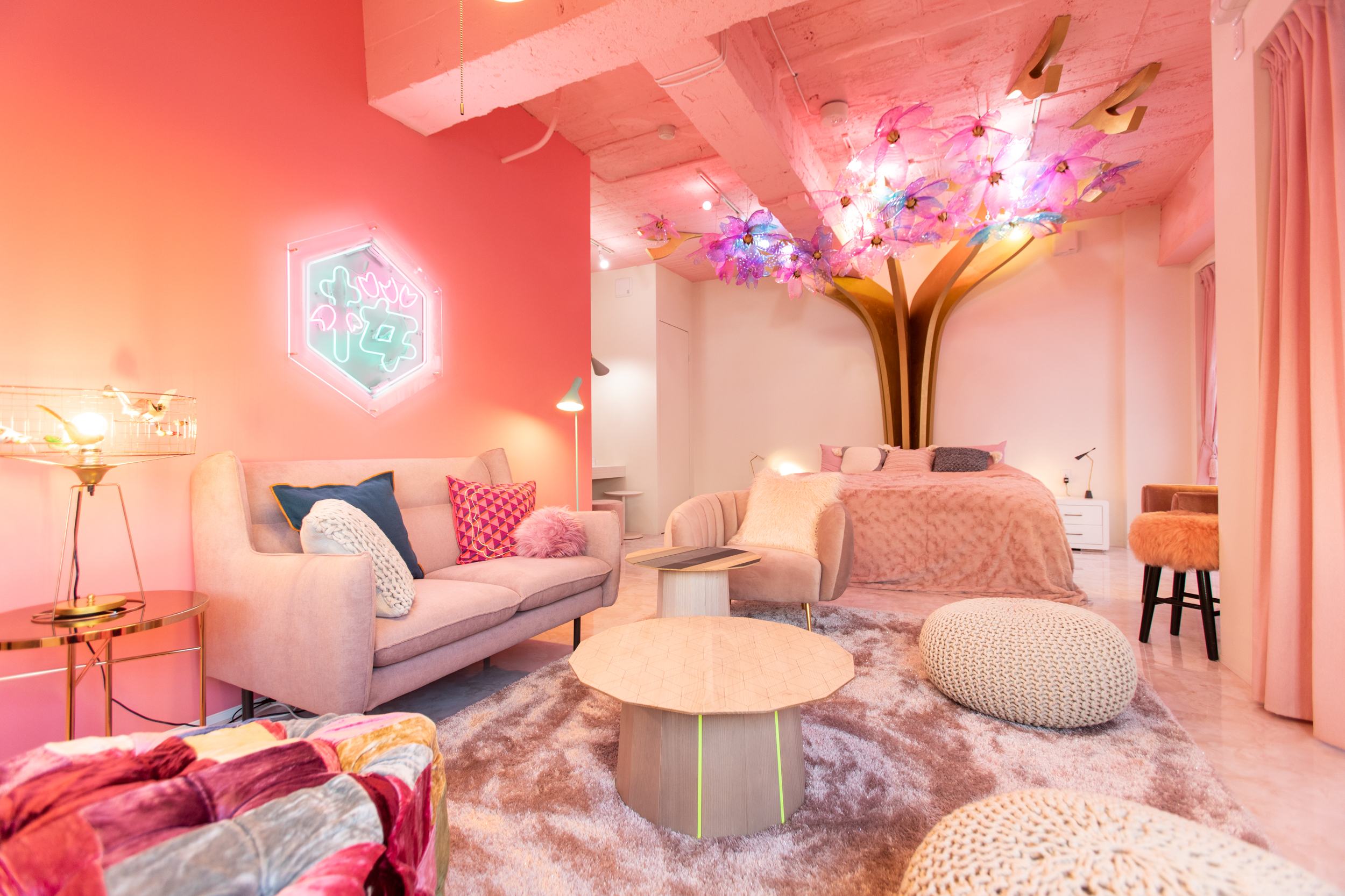【美品】高性能パステルピンクインテリア冷蔵庫✨　ハイアール　一人暮らし 原宿の街に泊まれるMOSHI MOSHI ROOMS 第1弾「SAKURA」が Airbnbで