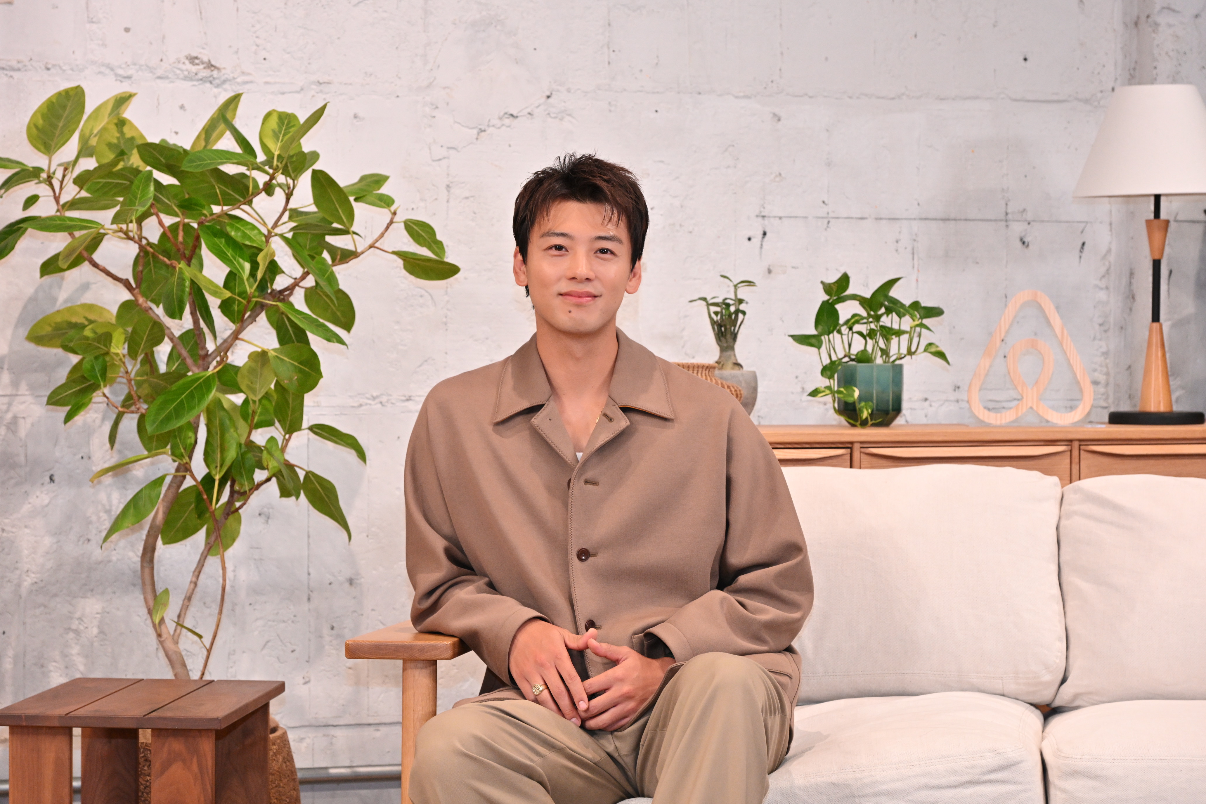 Airbnb Japan、俳優・竹内涼真さんを起用した新ブランドキャンペーン